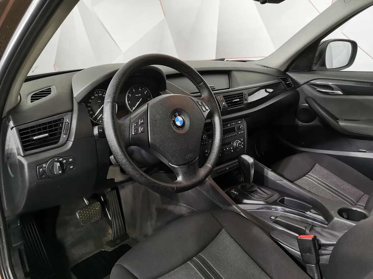BMW X1 sDrive18i AT (150 л.с.) Коричневый в АВИЛОН. Слайд №12