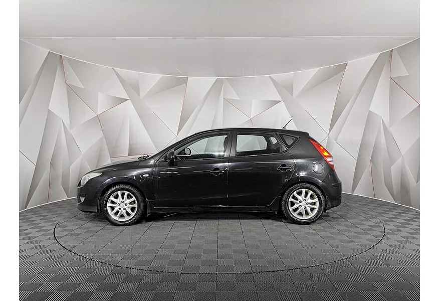 Hyundai i30 1.6 MT (122 л.с.) Черный в АВИЛОН. Слайд №5