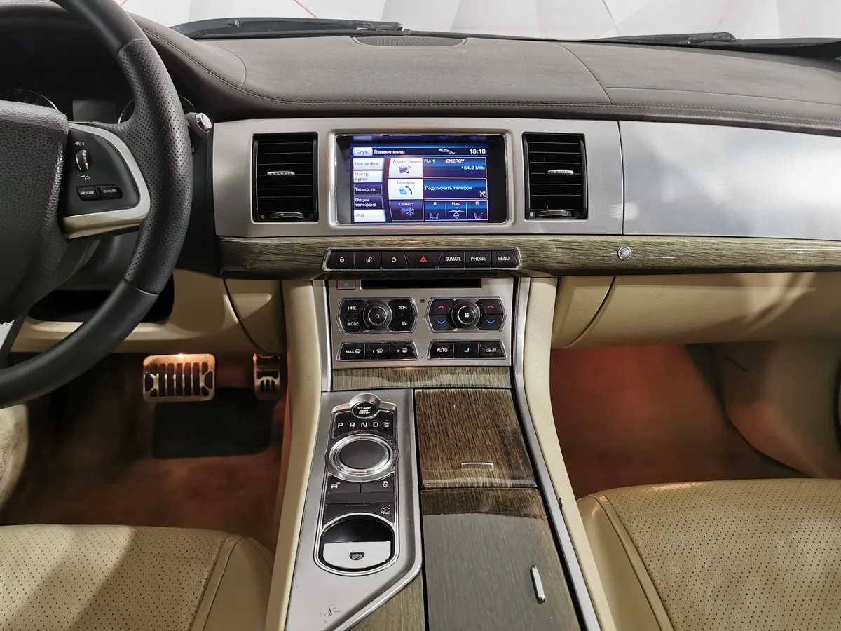 Jaguar XF 2.0 AT (240 л.с.) Luxury Коричневый в АВИЛОН. Слайд №13