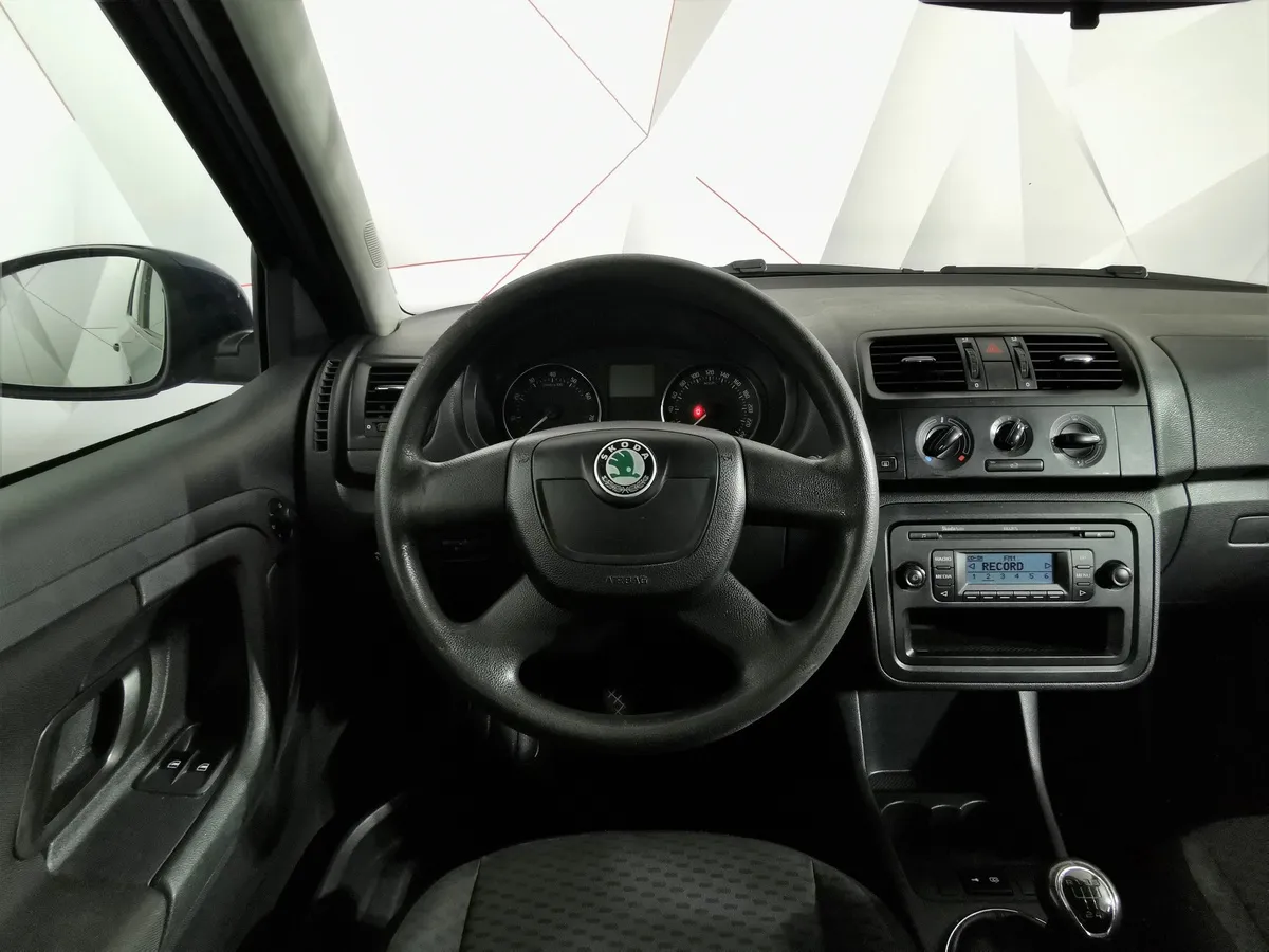 Skoda Fabia 1.2 MT (70 л.с.) Синий в АВИЛОН. Слайд №18
