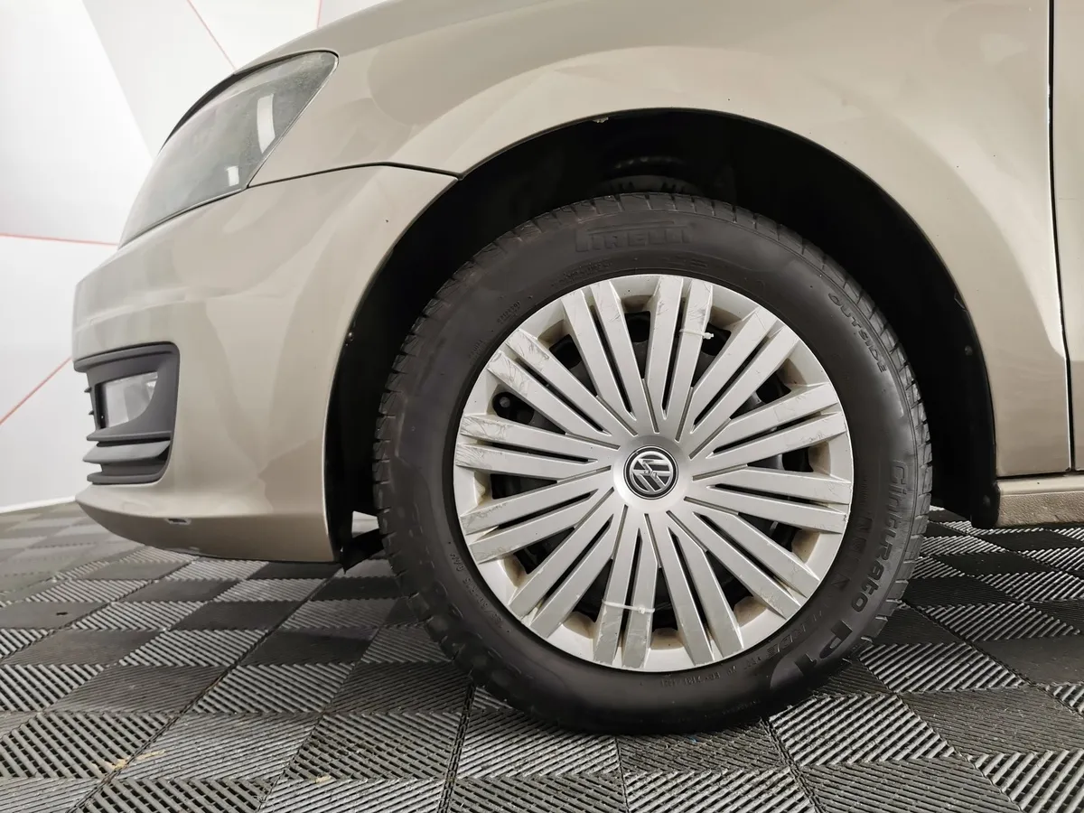 Volkswagen Polo 1.6 MPI AT (110 л.с.) Бежевый в АВИЛОН. Слайд №9
