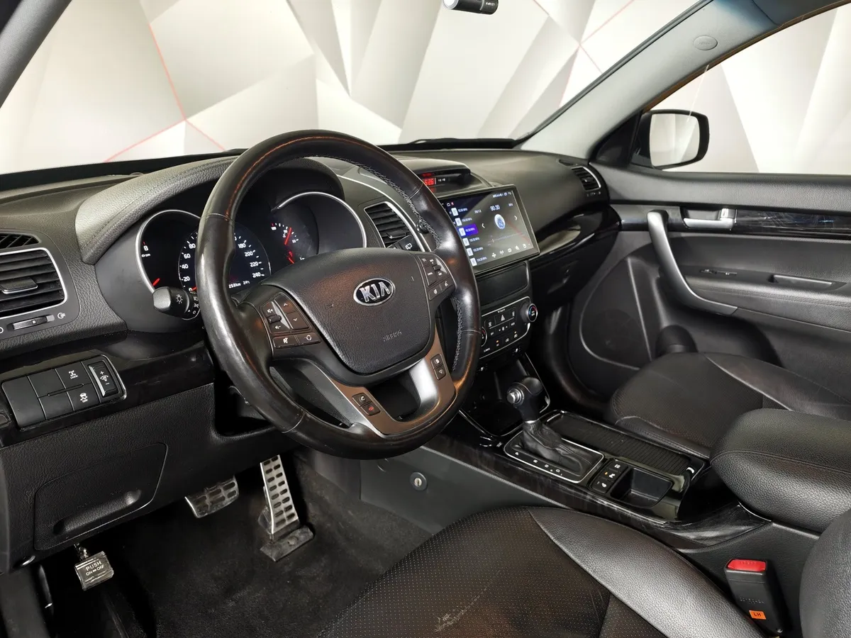 Kia Sorento 2.4 AT 4WD (175 л.с.) Comfort Серый в АВИЛОН. Слайд №19