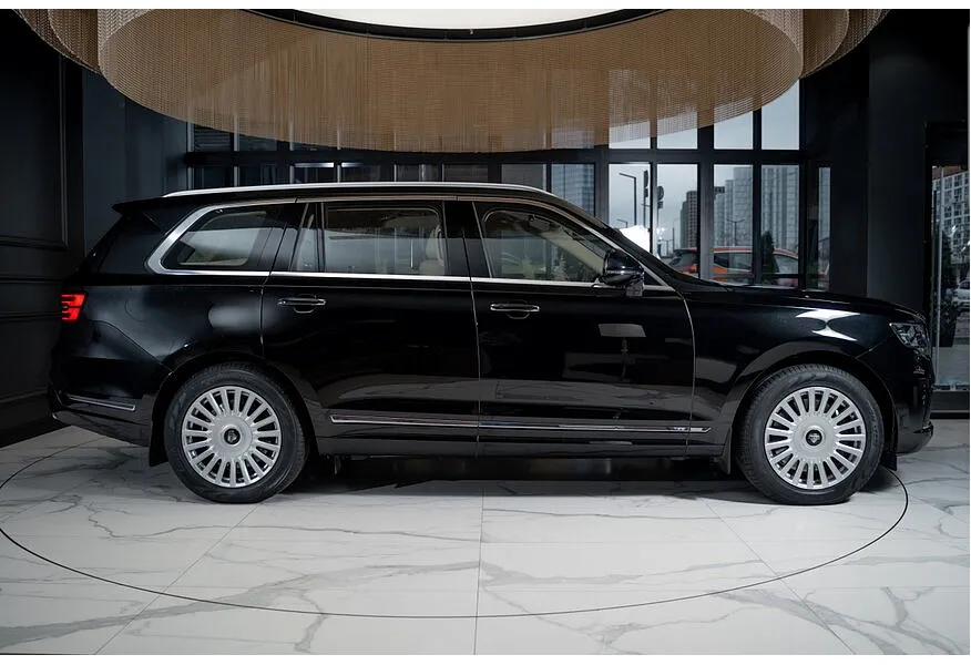 AURUS Komendant 4.4 AWD AT (598 л.с.) Черный в АВИЛОН. Слайд №2