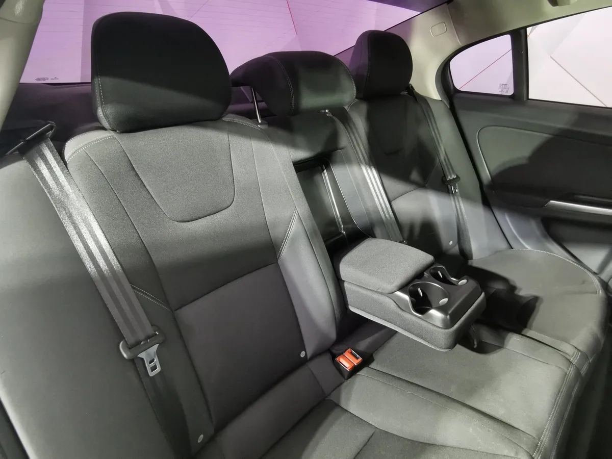 Volvo S60 2.5 T5 Geartronic AWD Cross Country (249 л.с.) Summum Черный в АВИЛОН. Слайд №16