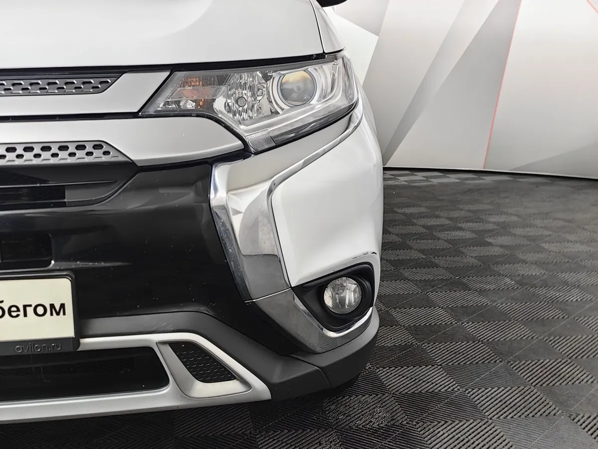 Mitsubishi Outlander 2.0 MIVEC CVT 4WD 7 мест (146 л.с.) Intense Plus Белый в АВИЛОН. Слайд №10