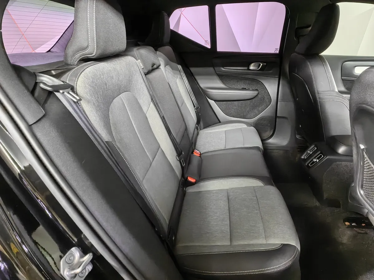 Volvo XC40 1.5 T3 Drive-E AT (150 л.с.) Momentum Черный в АВИЛОН. Слайд №16