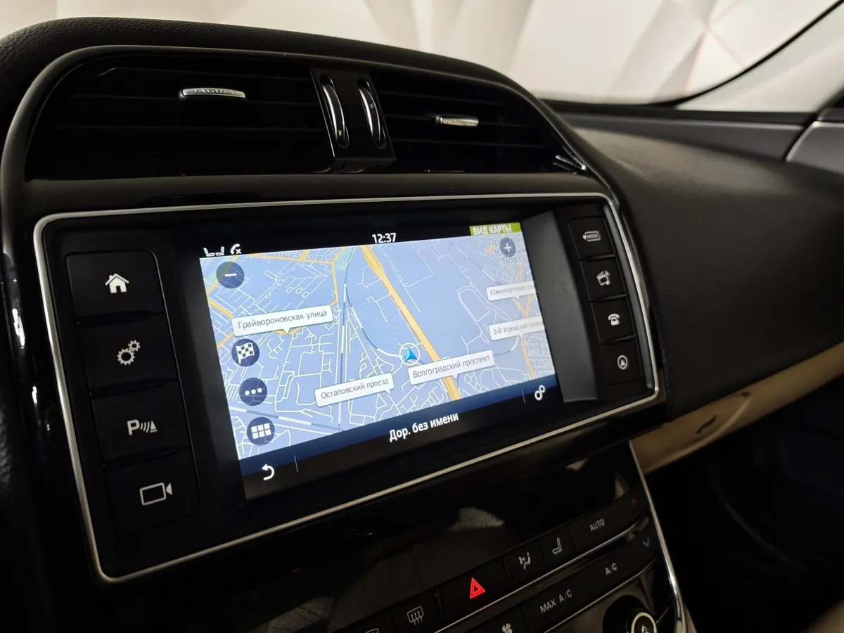 Jaguar XE 2.0 D AT AWD (180 л.с.) S Синий в АВИЛОН. Слайд №21