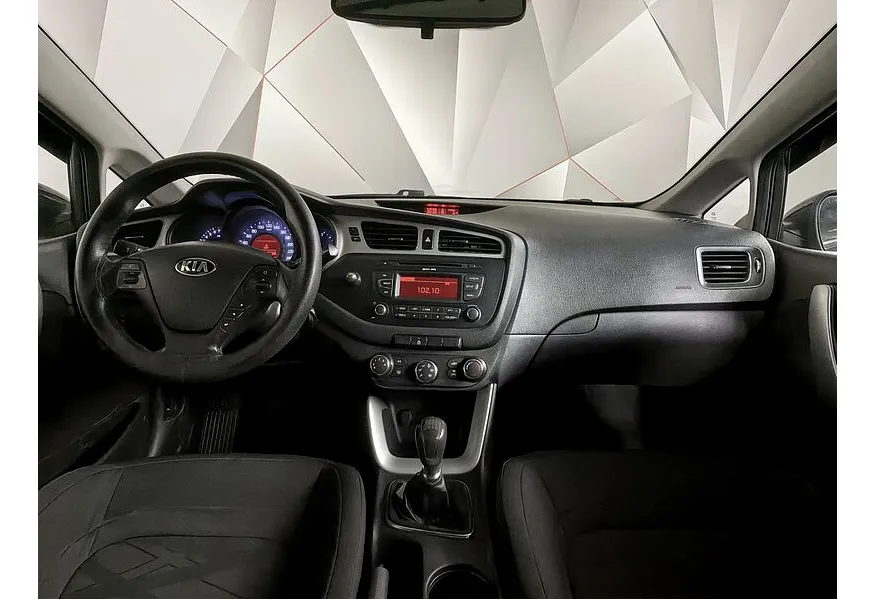 Kia Ceed 1.4 MT (100 л.с.) Черный в АВИЛОН. Слайд №14 Kia Ceed 1.4 MT (100 л.с.) Черный в АВИЛОН. Слайд №14