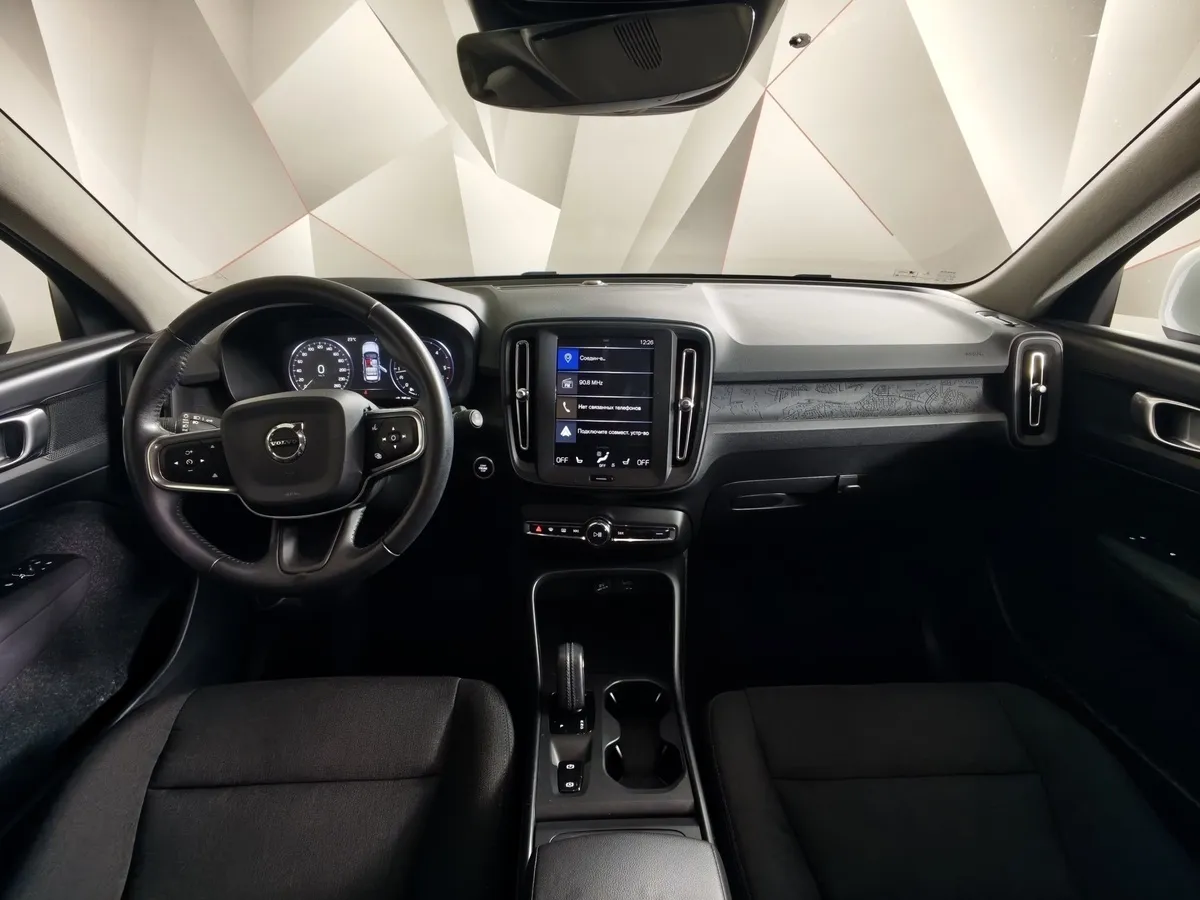 Volvo XC40 2.0 D3 Drive-E AT AWD (150 л.с.) Momentum Белый в АВИЛОН. Слайд №14