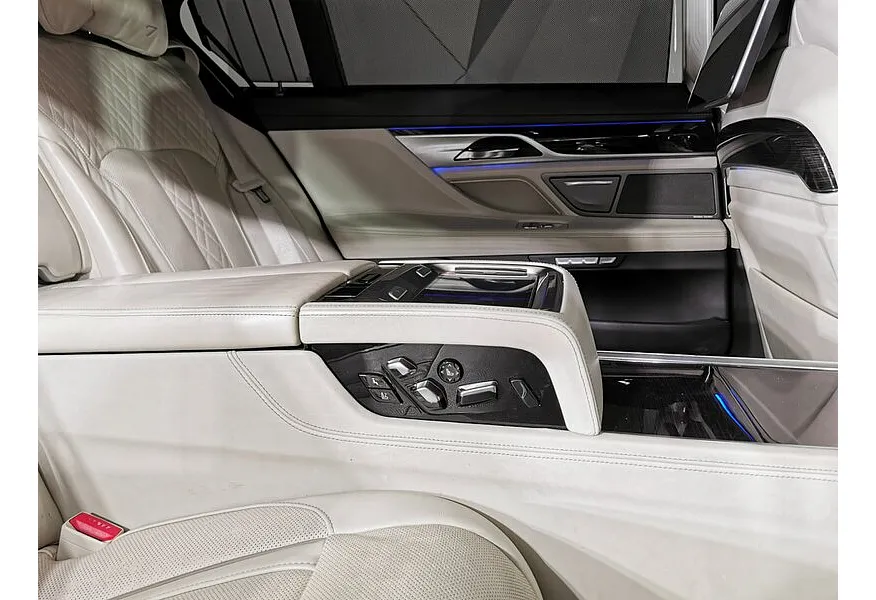 BMW 7 серия 730Ld xDrive AT (265 л.с.) Коричневый в АВИЛОН. Слайд №20