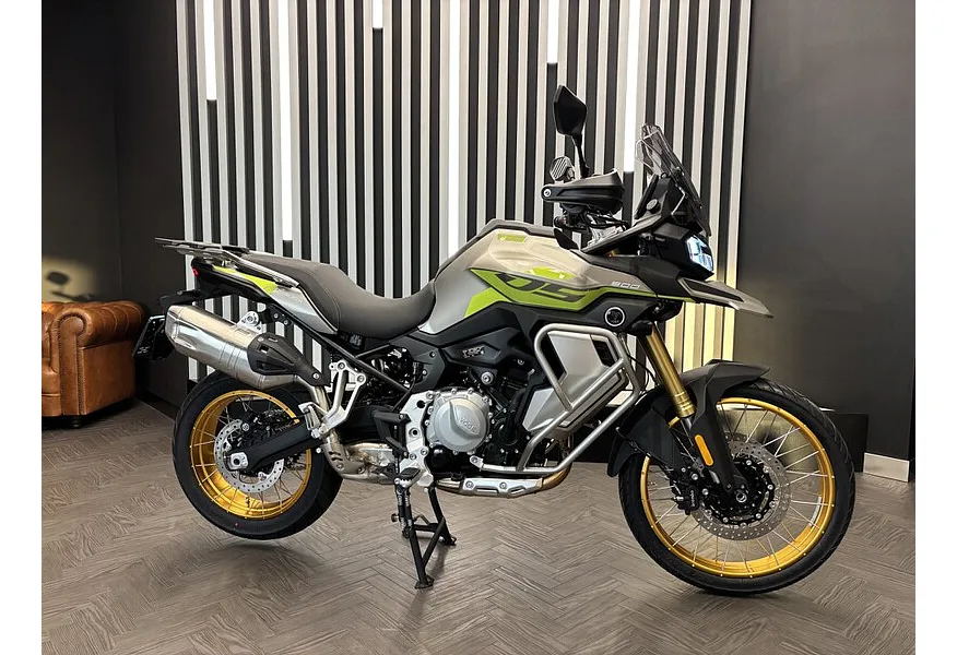 LIVE. Слайд №4