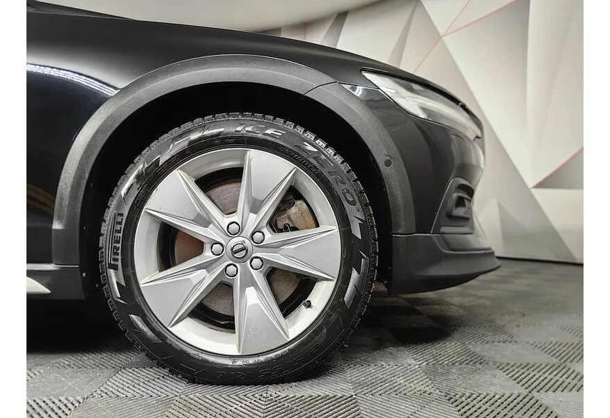 Volvo V60 Cross Country 2.0 T5 AT AWD (250 л.с.) Cross Country Plus Черный в АВИЛОН. Слайд №9