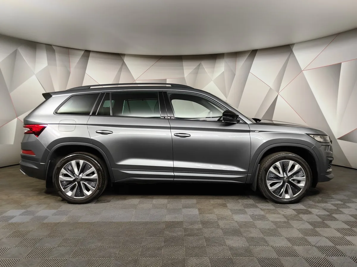 Skoda Kodiaq 2.0 TSI DSG 4X4 (180 л.с.) Серый в АВИЛОН. Слайд №6