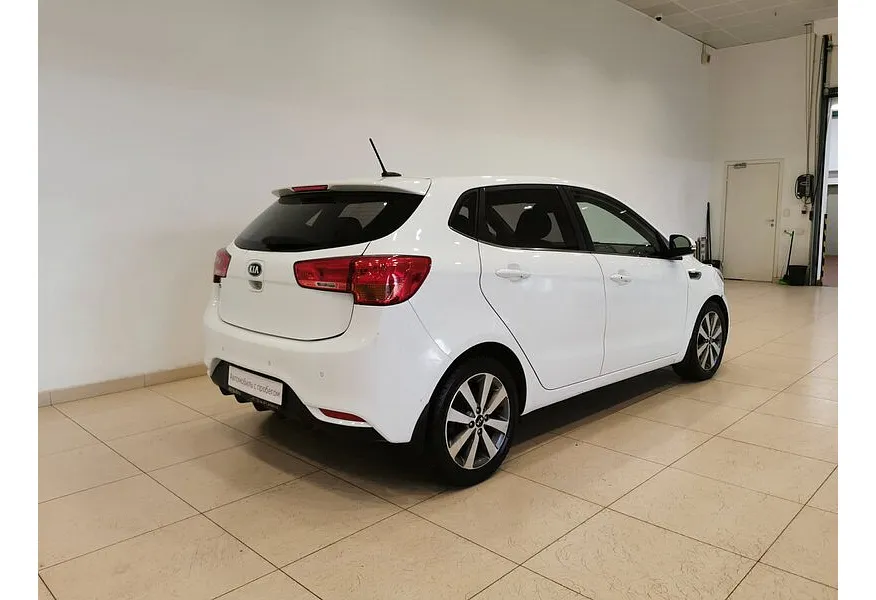 Kia Rio 1.6 AT (123 л.с.) Белый в АВИЛОН. Слайд №2