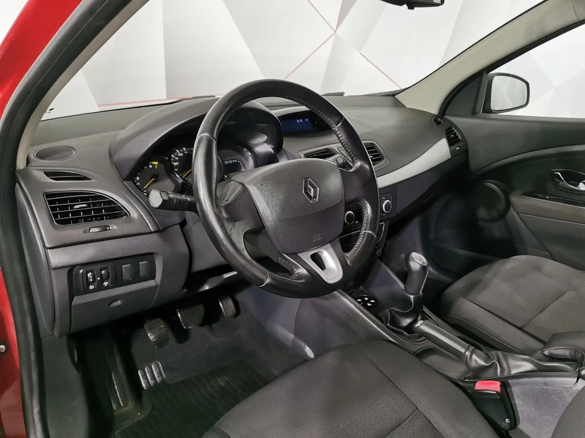 Renault Megane 1.6 MT (106 л.с.) Красный в АВИЛОН. Слайд №17