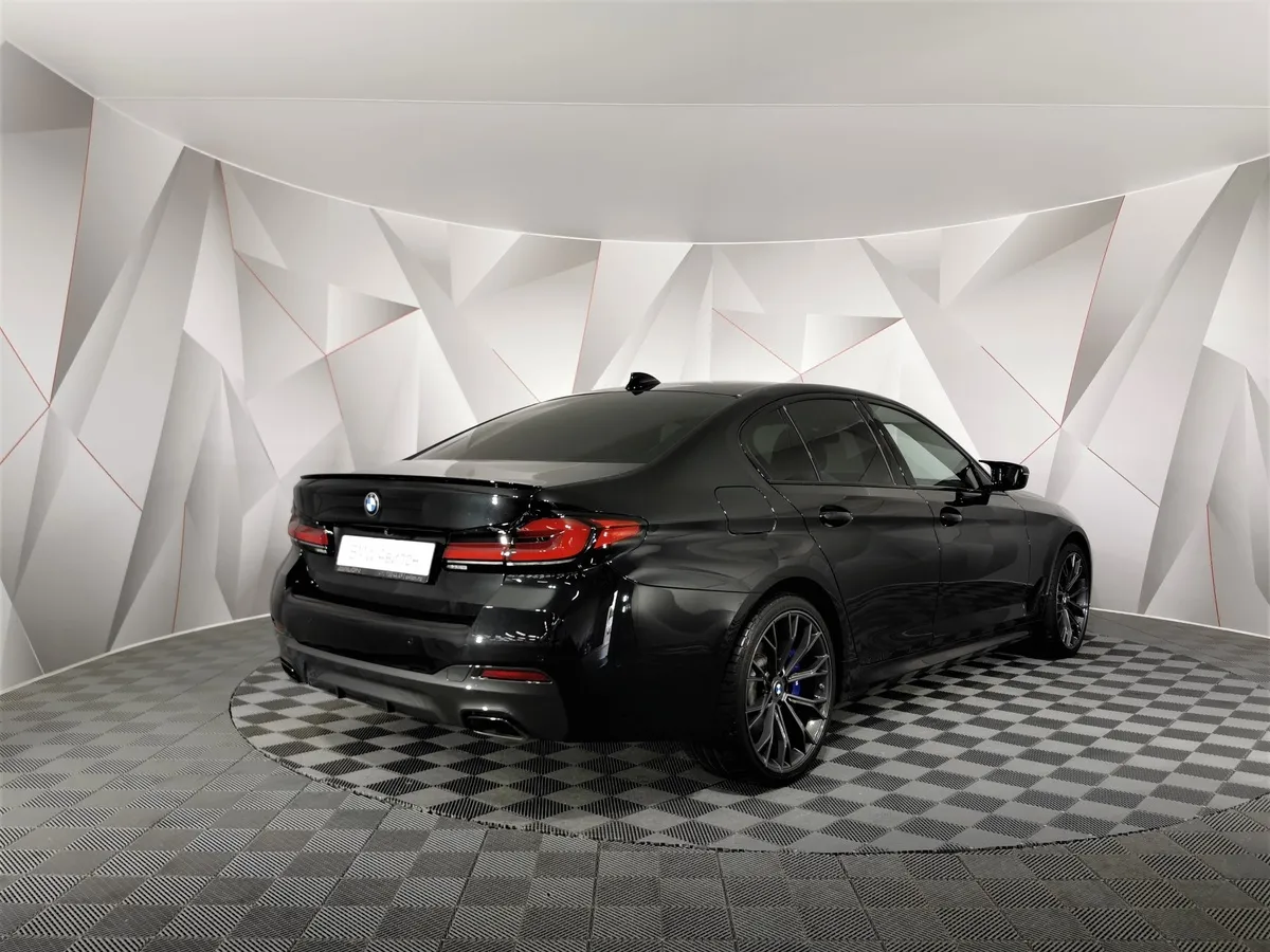 BMW 5 серия 520d xDrive Steptronic (190 л.с.) M Sport Черный в АВИЛОН. Слайд №2