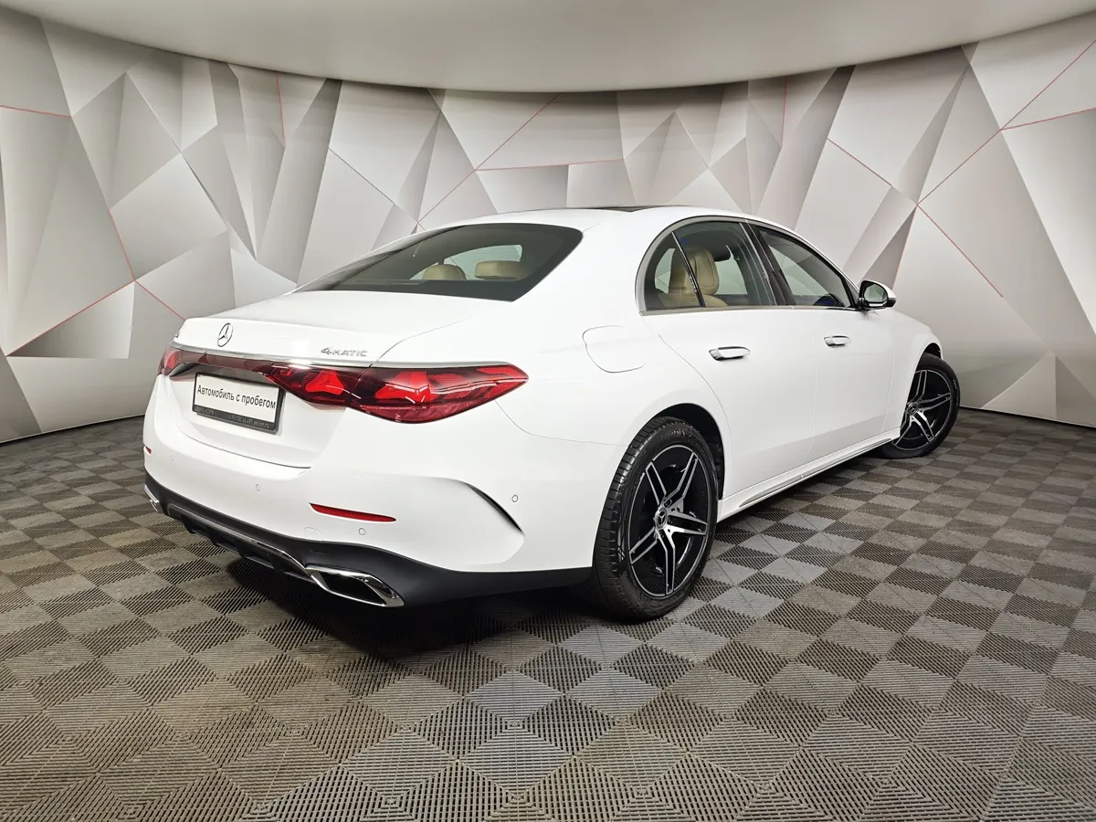 Mercedes-Benz E-Класс E 300 4MATIC (258 л.с.) Белый в АВИЛОН. Слайд №2