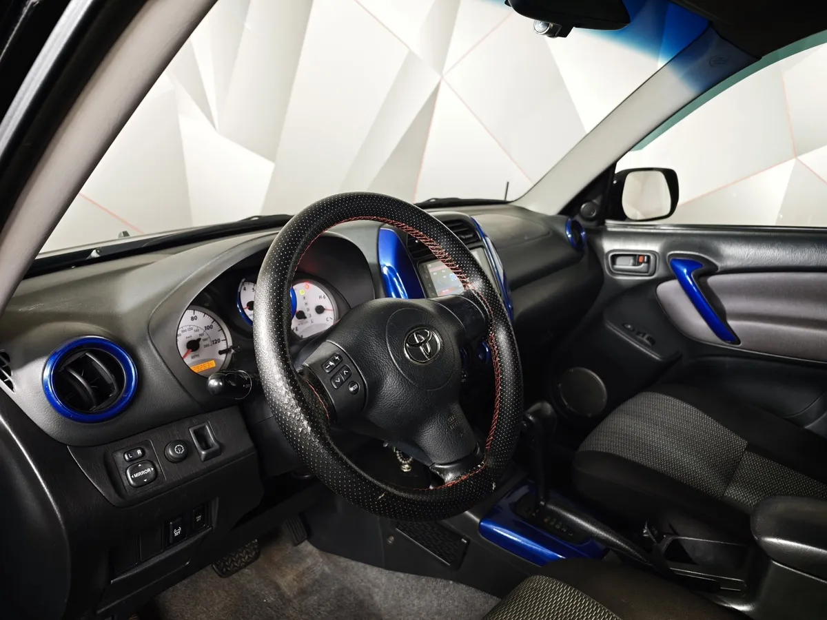 Toyota RAV4 2.4 AT FWD (163 л.с.) Черный в АВИЛОН. Слайд №17