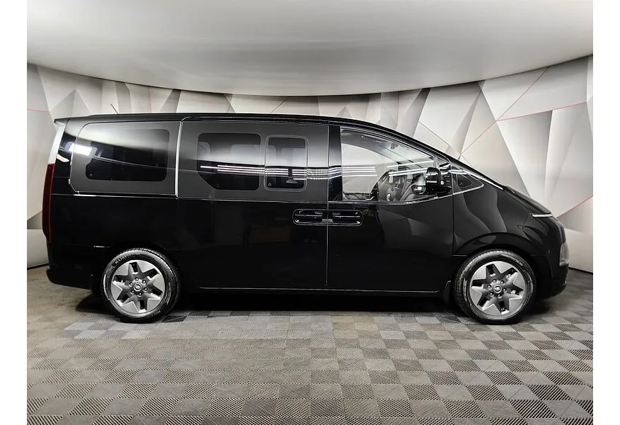 Hyundai Staria 2.2 CRDi 8AT 4WD (177 л.с.) 9 мест High-Tech + Электропривод багажника Черный в АВИЛОН. Слайд №6