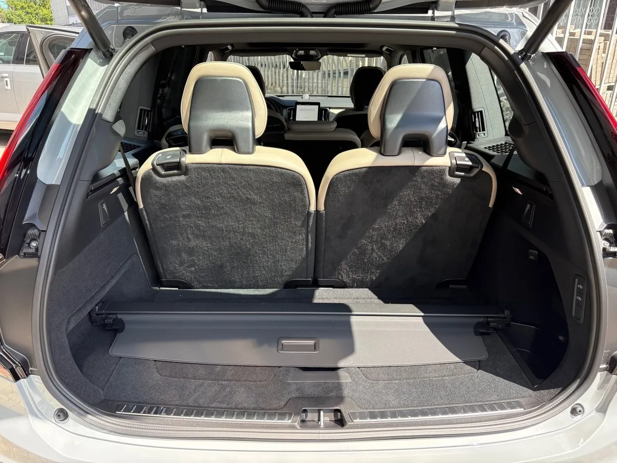 Volvo XC90 2.0 B6 mild hybrid AT AWD (7 мест) (300 л.с.) Ультра темный Серый в АВИЛОН. Слайд №9 Volvo XC90 2.0 B6 mild hybrid AT AWD (7 мест) (300 л.с.) Ультра темный Серый в АВИЛОН. Слайд №9