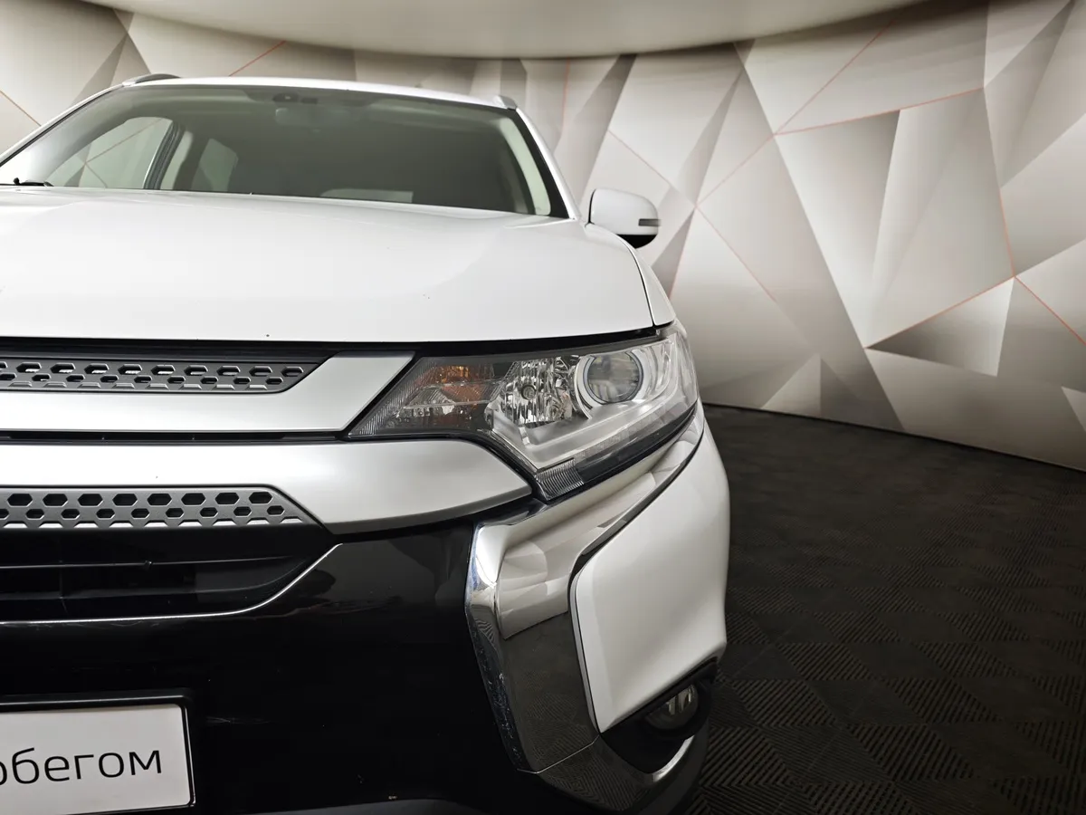 Mitsubishi Outlander 2.0 CVT (146 л.с.) Invite Белый в АВИЛОН. Слайд №10