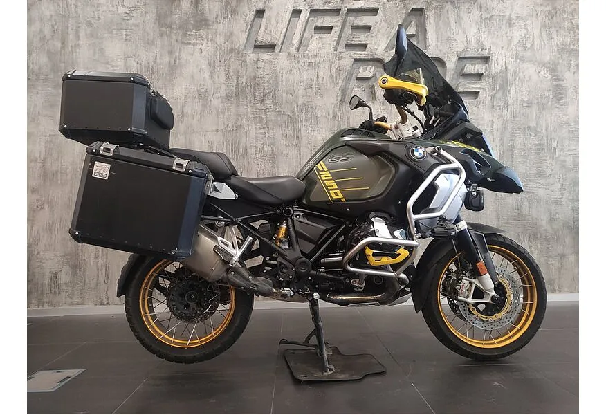 LIVE. Слайд №4