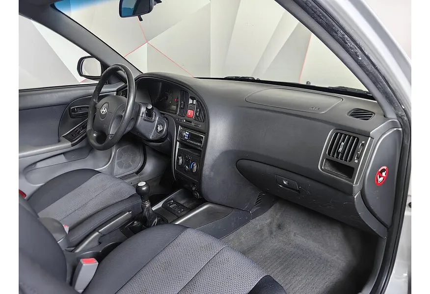 Hyundai Elantra 1.6 MT (105 л.с.) Серебристый в АВИЛОН. Слайд №12