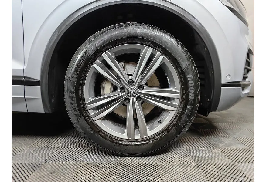 Volkswagen Touareg 2.0 TSI Tiptronic 4Motion (249 л.с.) Respect Серый в АВИЛОН. Слайд №9