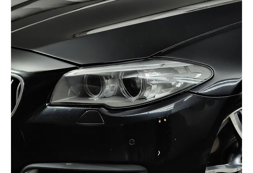 BMW 5 серия 520i Steptronic (184 л.с.) Базовая. Локальная сборка Черный в АВИЛОН. Слайд №8