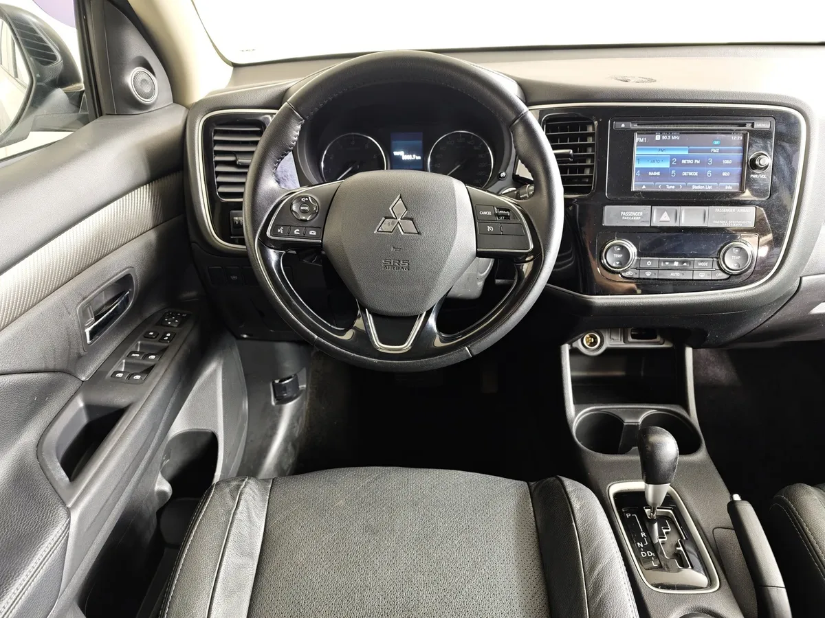 Mitsubishi Outlander 2.0 CVT 4WD (146 л.с.) Белый в АВИЛОН. Слайд №19