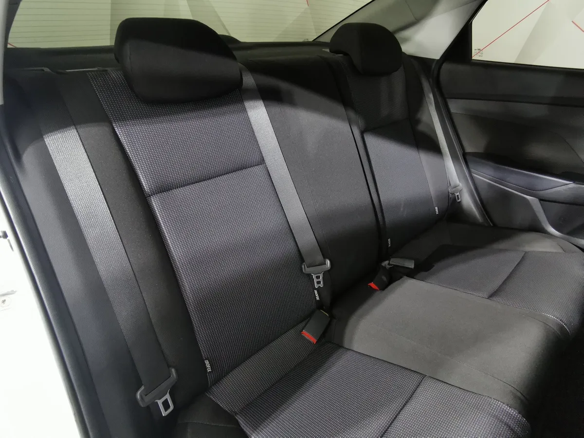 Hyundai Solaris 1.6 MT (123 л.с.) Comfort Белый в АВИЛОН. Слайд №16