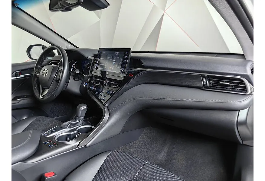 Toyota Camry 2.5 AT (200 л.с.) Белый в АВИЛОН. Слайд №13