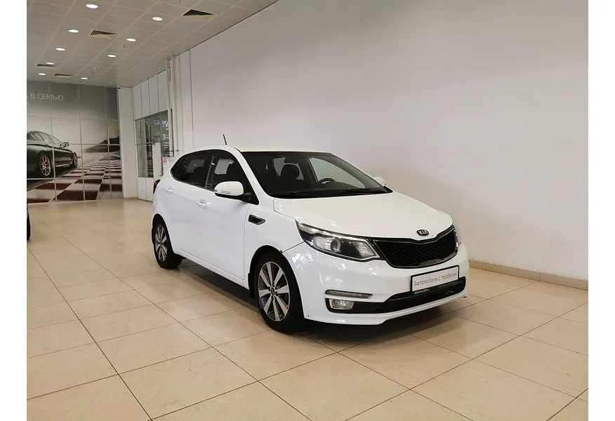 Kia Rio 1.6 AT (123 л.с.) Белый в АВИЛОН. Слайд №3