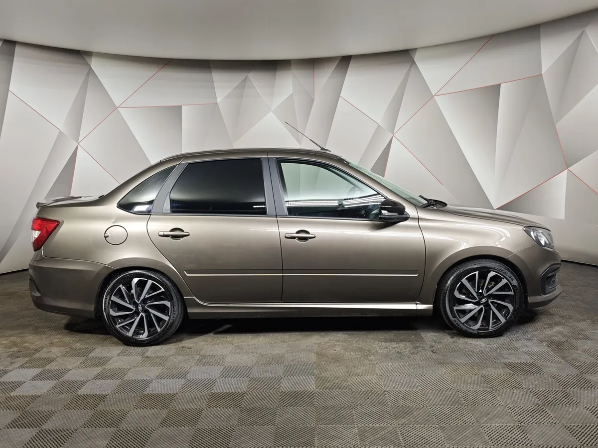 ВАЗ (Lada) Granta 1.6 MT FWD (118 л.с.) Enjoy Коричневый в АВИЛОН. Слайд №6