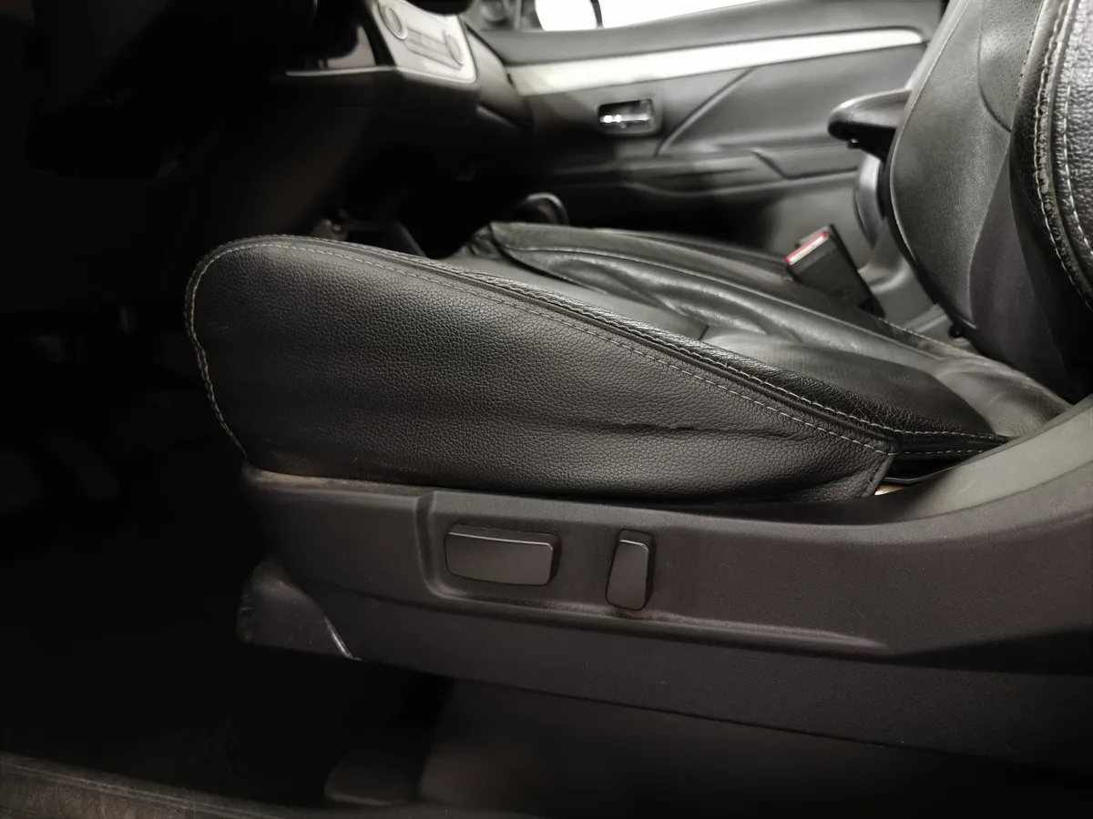 Mitsubishi Outlander 2.0 MIVEC CVT 4WD (146 л.с.) Invite Черный в АВИЛОН. Слайд №20