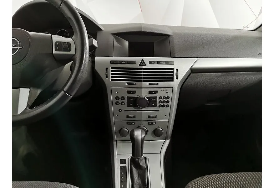 Opel Astra 1.8 AT (140 л.с.) base Серебристый в АВИЛОН. Слайд №14 Opel Astra 1.8 AT (140 л.с.) base Серебристый в АВИЛОН. Слайд №14