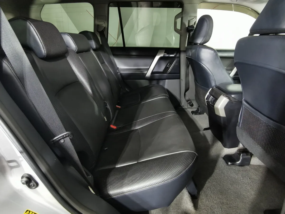 Toyota Land Cruiser Prado 4.0 AT 4WD (282 л.с.) Серебристый в АВИЛОН. Слайд №14