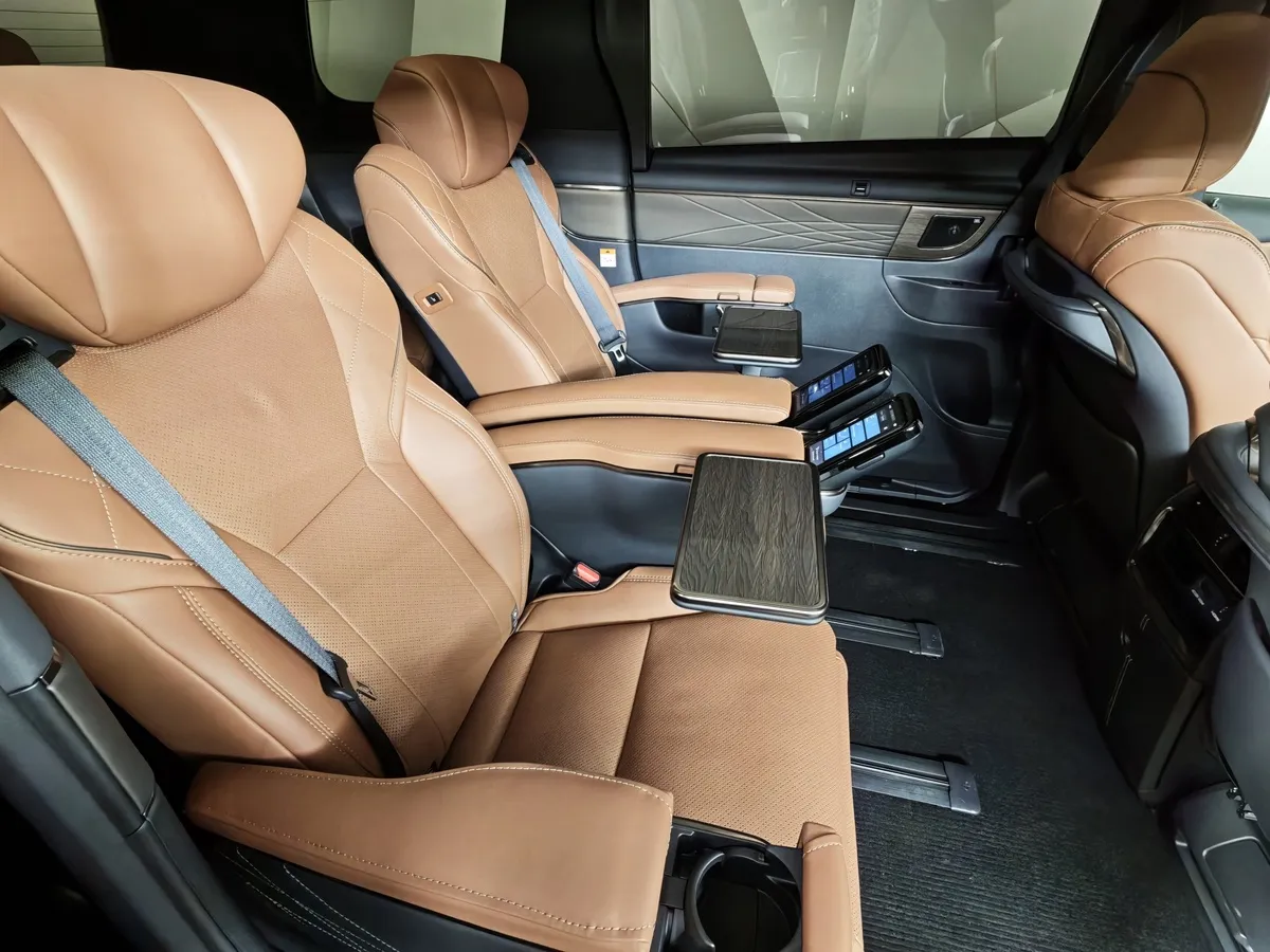Toyota Alphard 2.5h AT 4WD (190 л.с.) Черный в АВИЛОН. Слайд №14