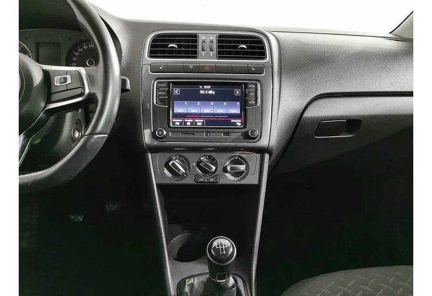 Volkswagen Polo 1.6 MPI MT (110 л.с.) Connect Серебристый в АВИЛОН. Слайд №15