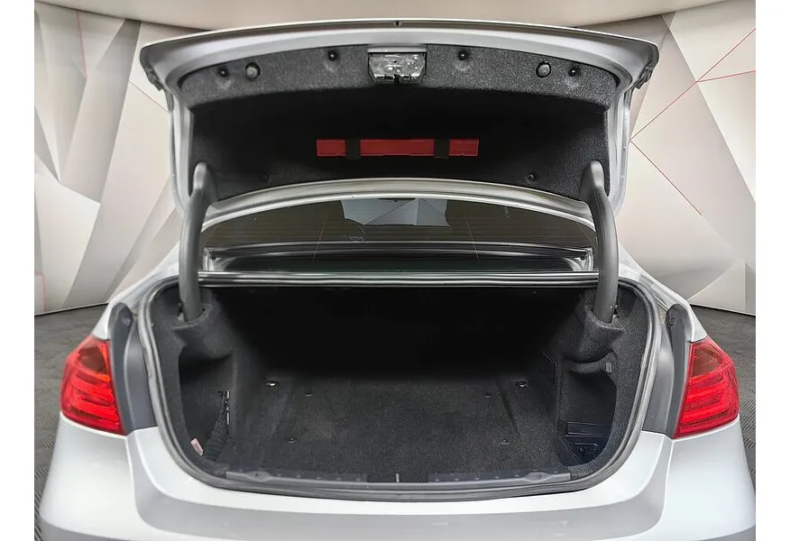 BMW 3 серия 320i xDrive AT (184 л.с.) Серебристый в АВИЛОН. Слайд №9