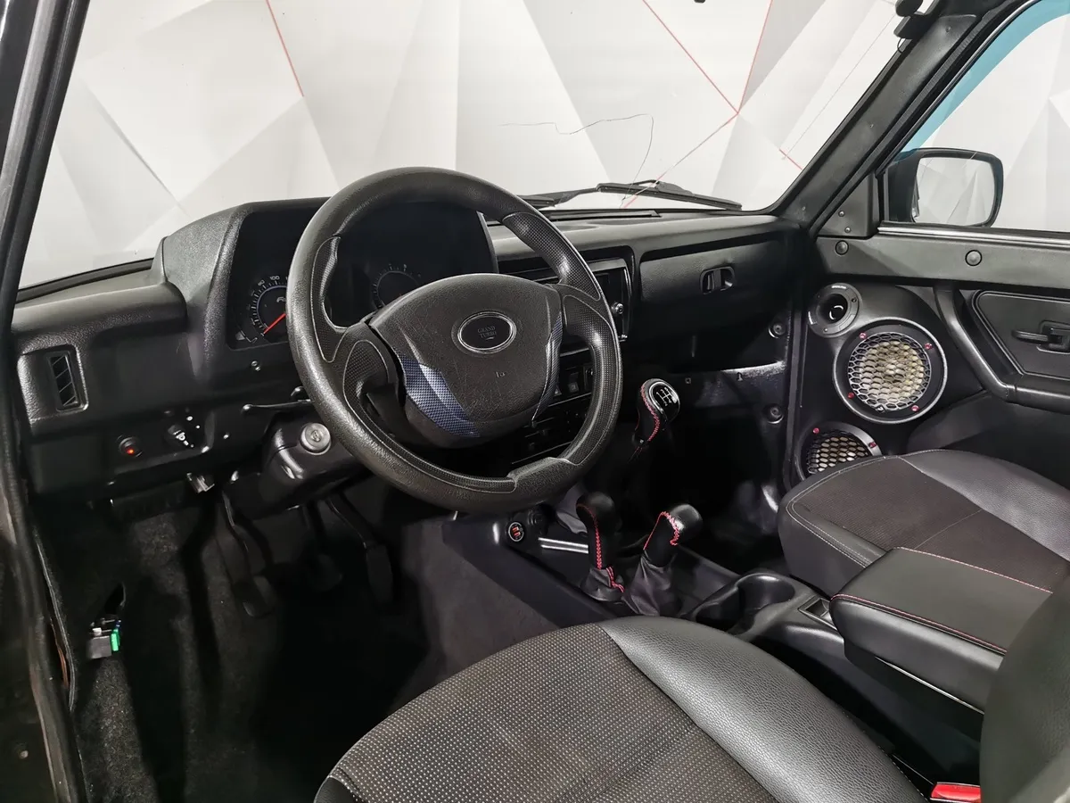ВАЗ (Lada) 4x4 1.7 MT 8 кл. (Евро-4) (83 л.с.) Черный в АВИЛОН. Слайд №17