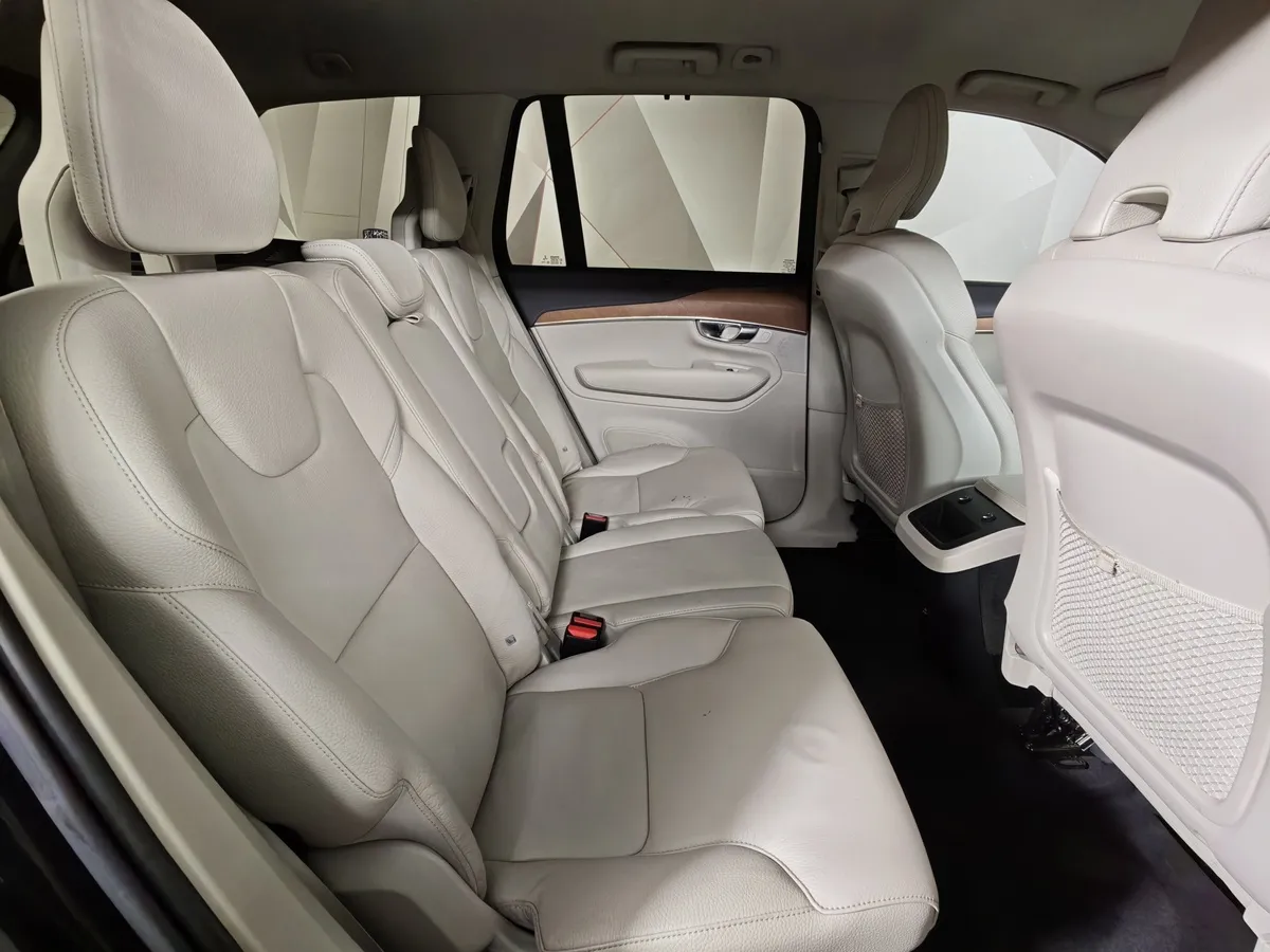 Volvo XC90 2.0 D5 Drive-E AT AWD (235 л.с.) Inscription Синий в АВИЛОН. Слайд №16