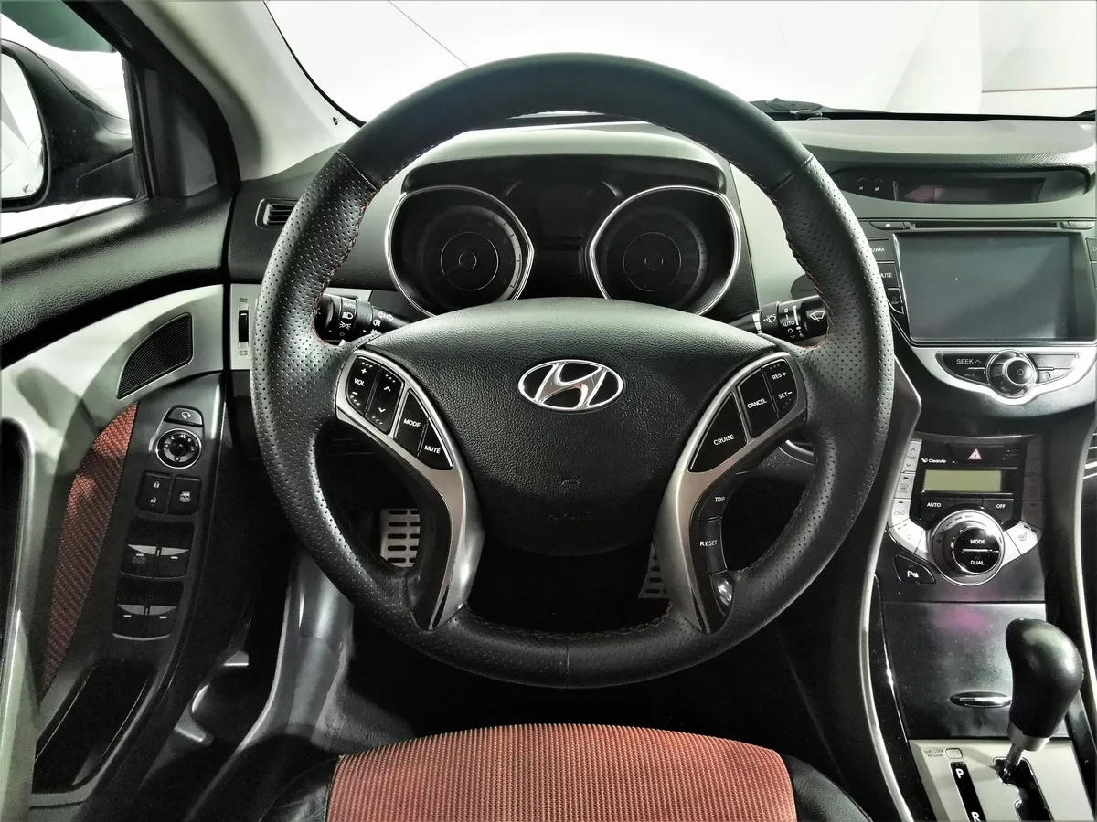 Hyundai Elantra 1.8 AT (150 л.с.) Sport Черный в АВИЛОН. Слайд №19