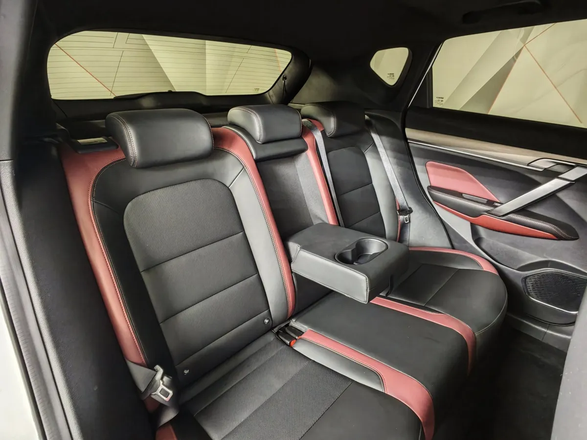 Geely Coolray 1.5T 7DCT 2WD (150 л.с.) Flagship Sport Белый в АВИЛОН. Слайд №17