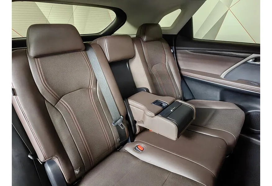 Lexus RX 2.0 AT AWD (238 л.с.) Executive Серый в АВИЛОН. Слайд №17