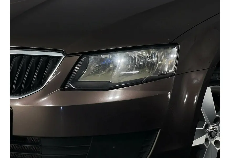 Skoda Octavia 1.4 TSI MT (140 л.с.) Коричневый в АВИЛОН. Слайд №9