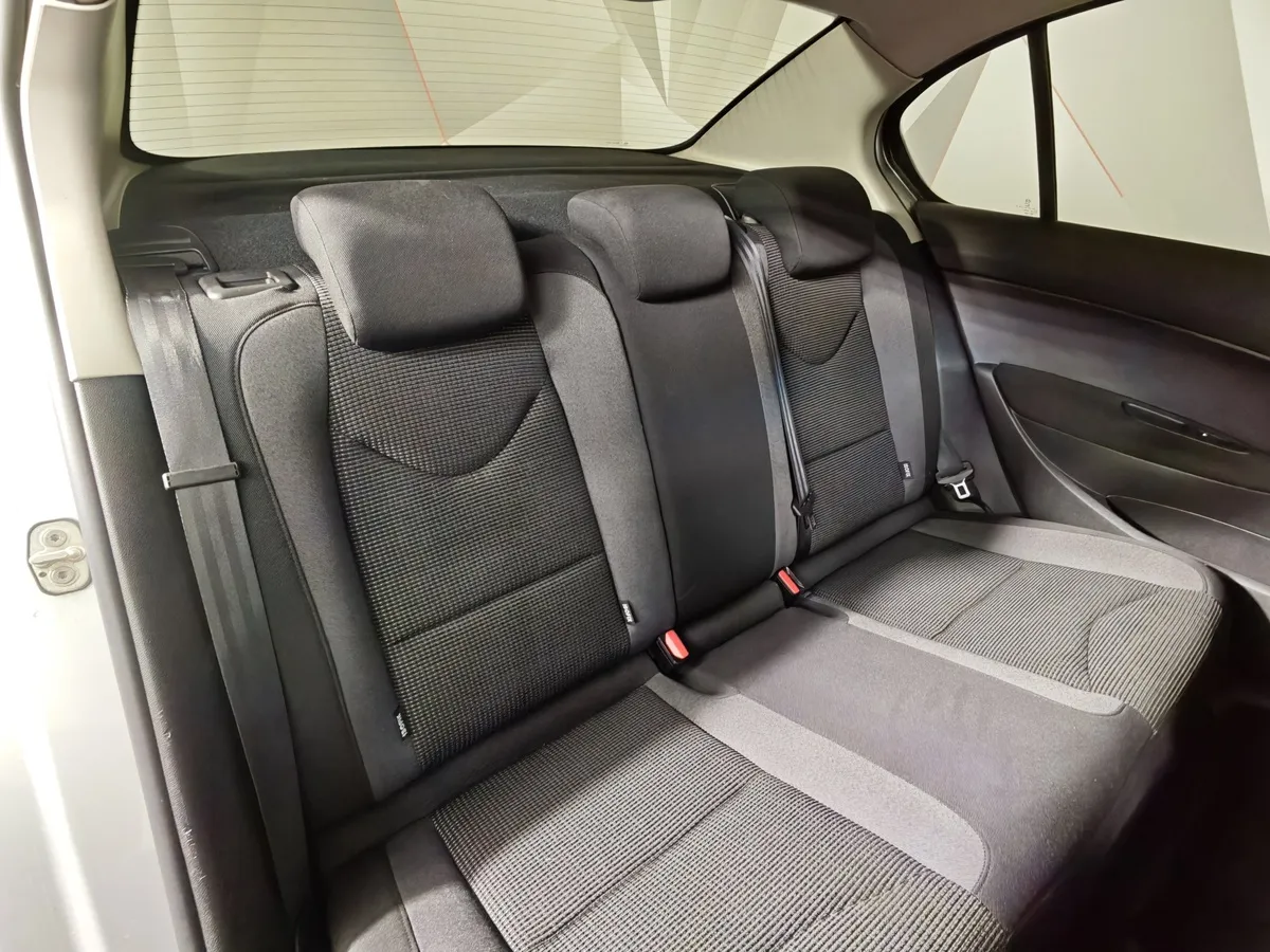 Peugeot 408 1.6 THP AT (150 л.с.) Allure Серебристый в АВИЛОН. Слайд №14