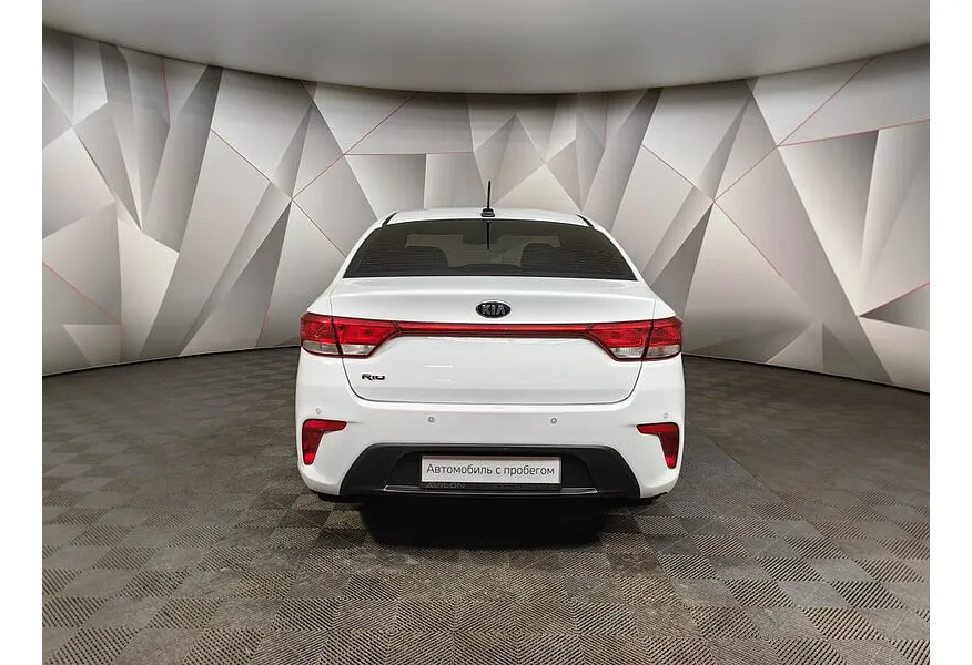 Kia Rio 1.4 AT (100 л.с.) Белый в АВИЛОН. Слайд №8 Kia Rio 1.4 AT (100 л.с.) Белый в АВИЛОН. Слайд №8