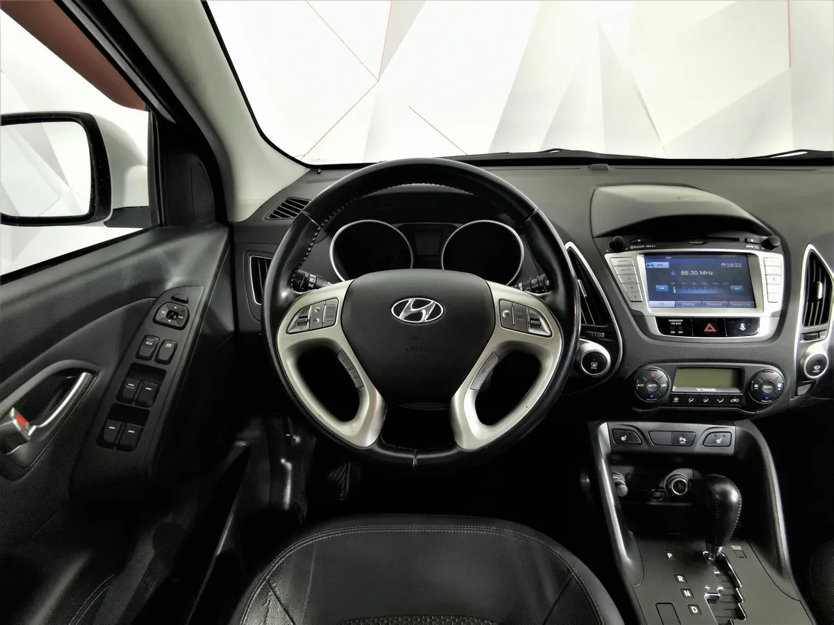 Hyundai ix35 2.0 AT 4WD (150 л.с.) Comfort + Navi Белый в АВИЛОН. Слайд №19
