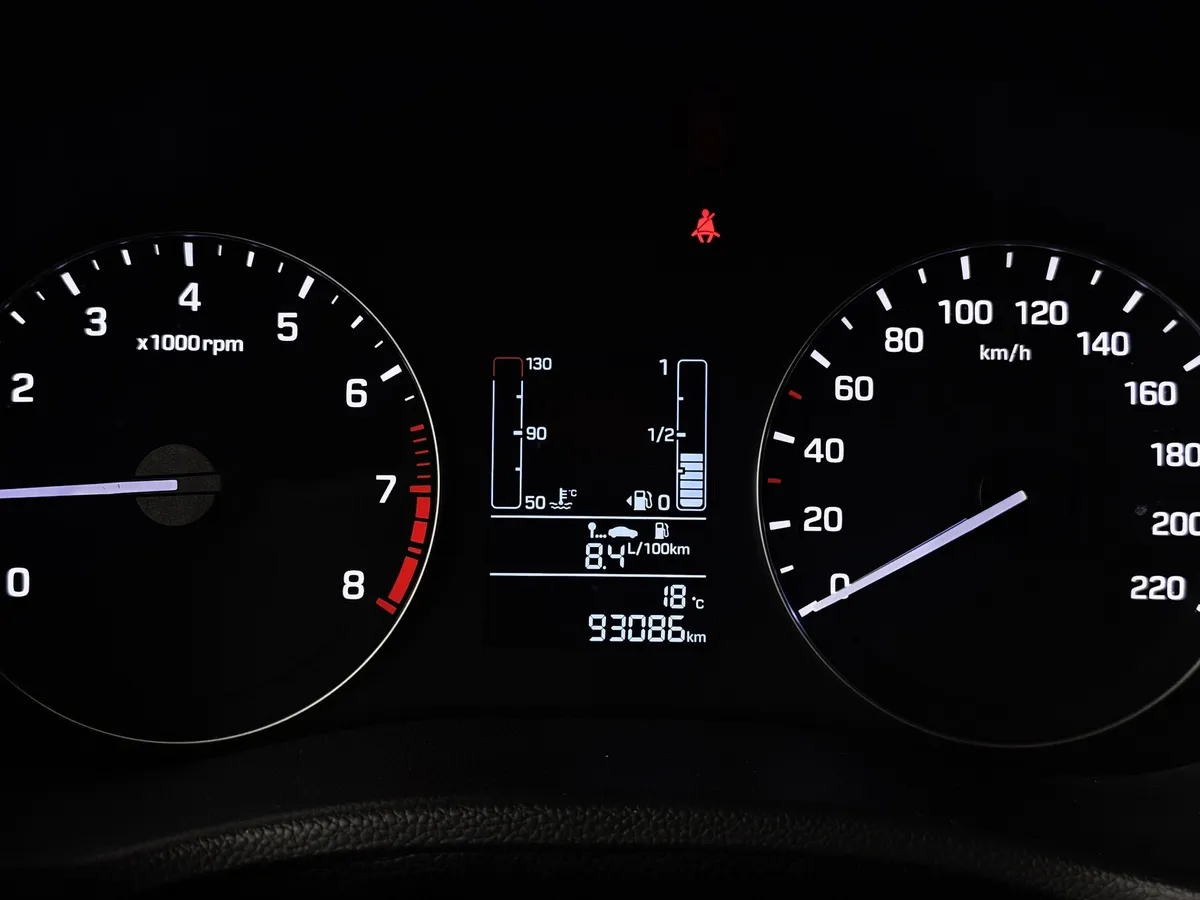 Hyundai Creta 1.6 MT AWD (121 л.с.) Comfort Коричневый в АВИЛОН. Слайд №18